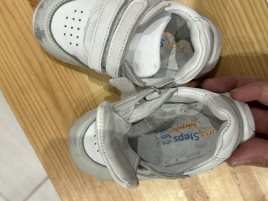 Продам кроссовки для малышей