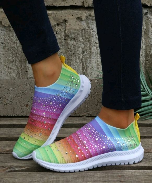 Цветни маратонки