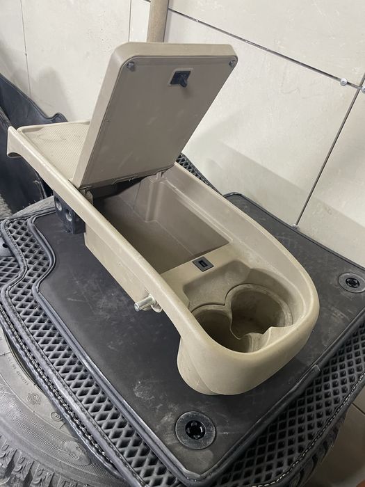 На  тоёта Хайлендер бар борода