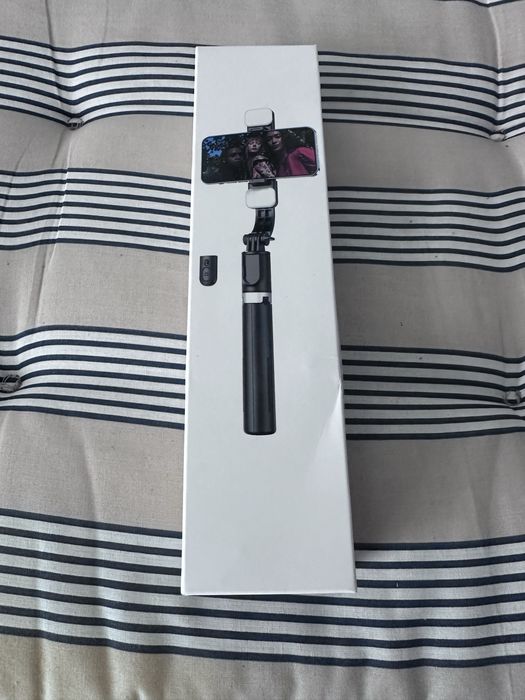 Stick selfie cu trepied și 2 lumini de umplere