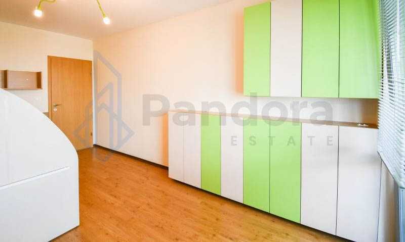 Дава се под наем Тристаен апартамент в София, Гоце Делчев - 140 кв.м за 750 € - Снимка #5