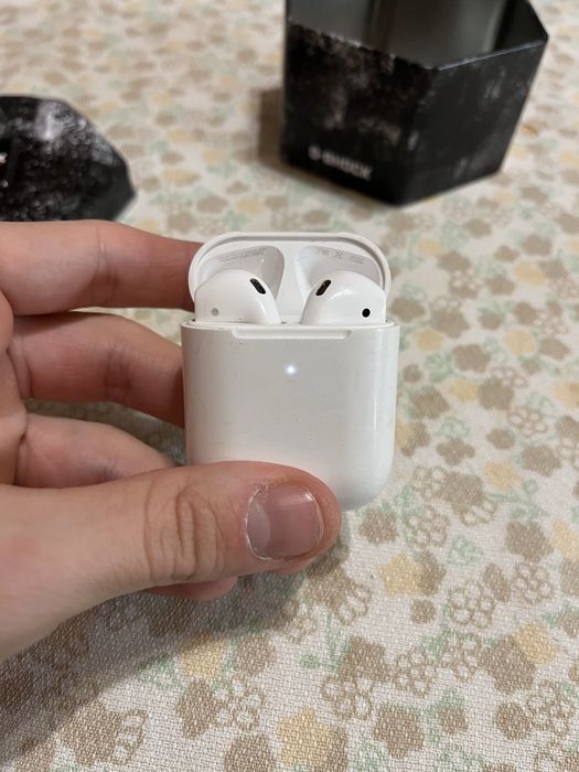 Apple AirPods 2 с Wireless Charging Case-оригинални