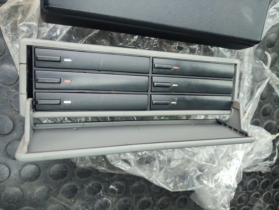 Кассетница на БМВ Е34