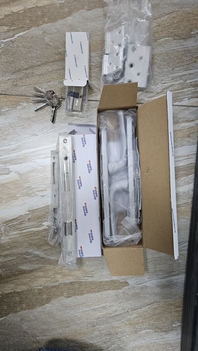 Двери металлические со стеклом