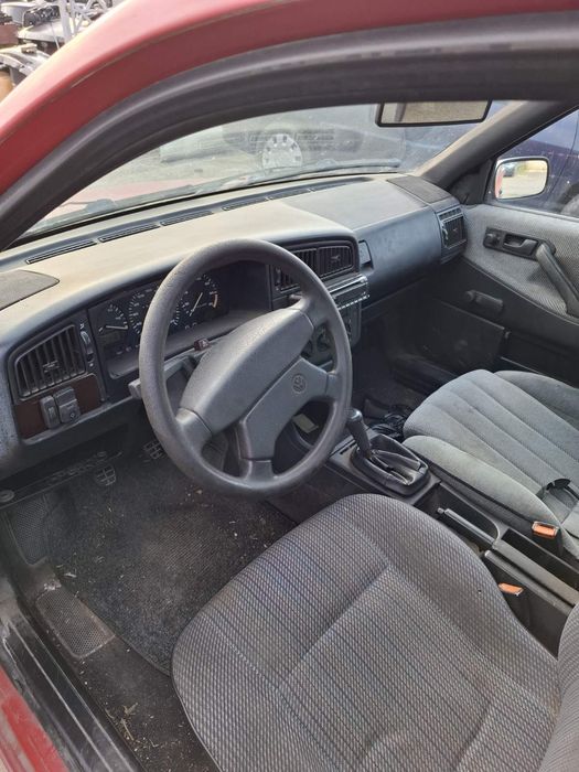 Volkswagen Passat  1.8 бензин 1988 година 90к.с на части