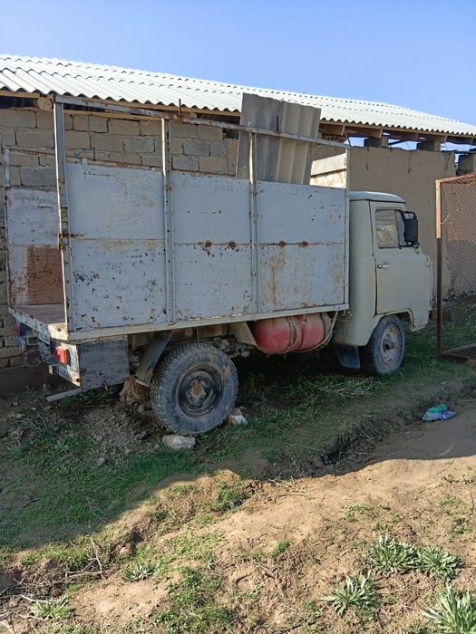 Srochna sotiladi. UAZ 1979-yil . Narxi kelishiladi.