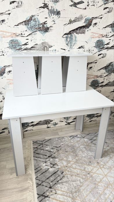 Стол табуреткаларымен жақсы состояниеде