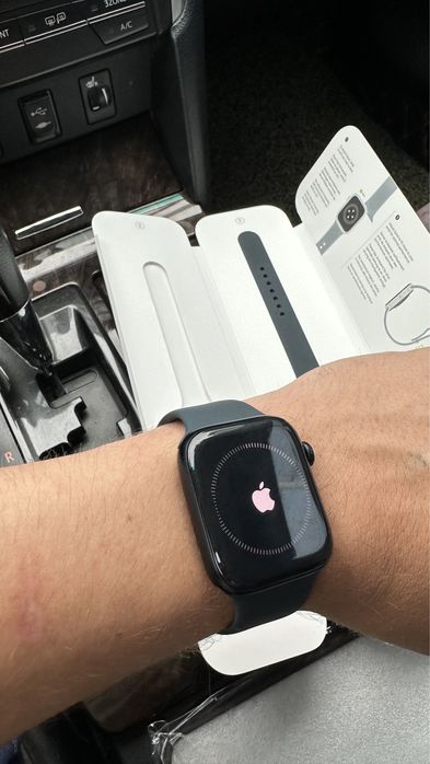 Смарт часы Apple Watch SE 2nd Gen 44mm черные