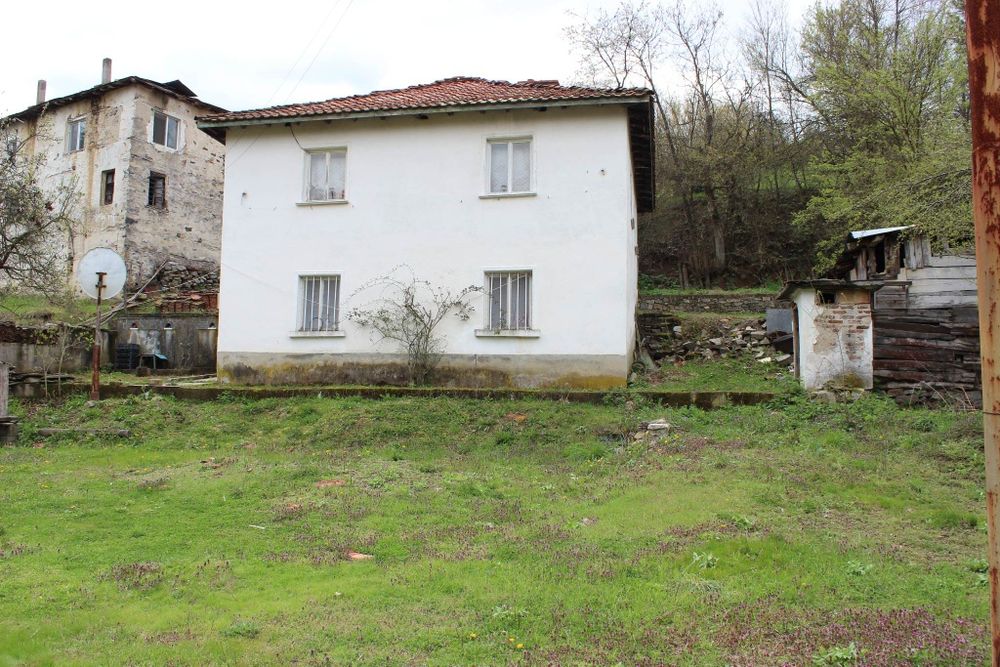 Продава се Къща в с. Бял извор, Област Кърджали - 132 кв.м за 271 €/кв.м - Снимка #2