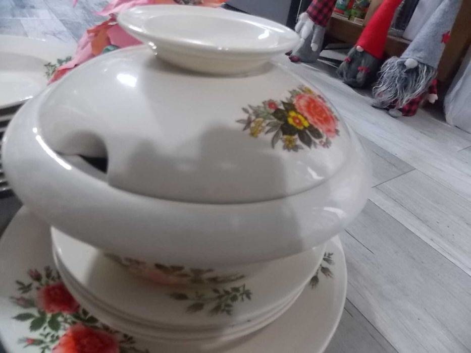 serviciu de masa din portelan anilor 70 - 180 lei
