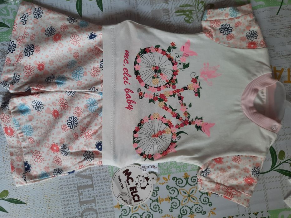 Продам костюмчик на девочку 0-3 мес