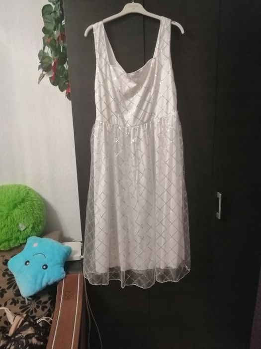 Vând rochii de seara