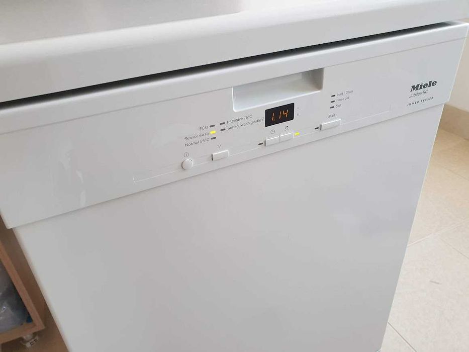UK - Miele Съдомиялна - 14 Комплекта - Свободностояща - 60см
