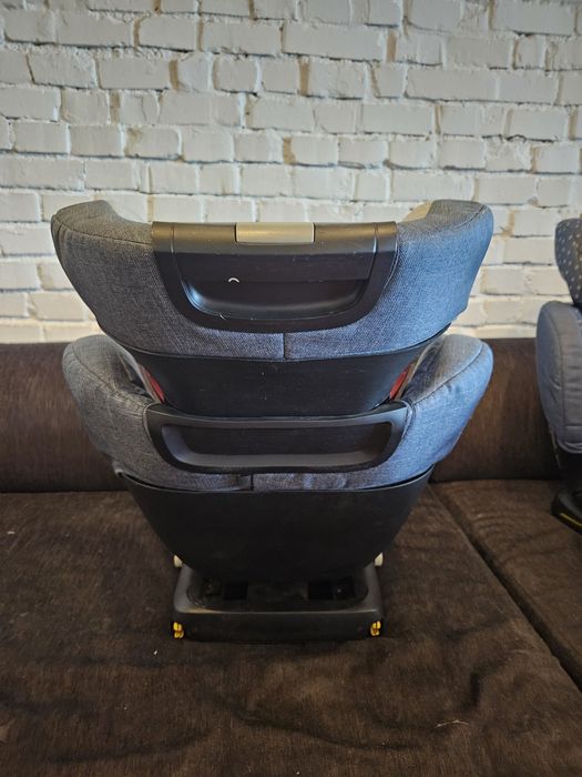 Maxi Cosi Rodi Fix 15-36 кг стол за кола