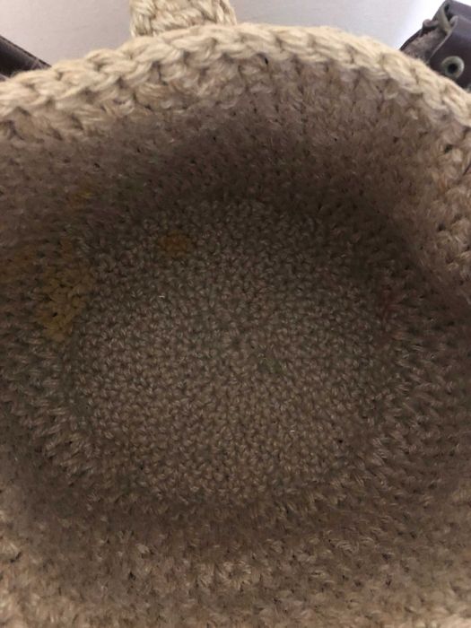 Соломенная сумка обвязанная крючком