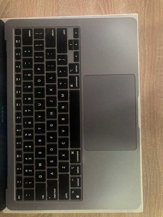 MacBook Air M1 (16GB / 256GB) sotiladi