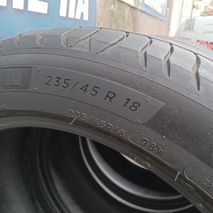 235 45 18 Michelin 4бр летни дот 23