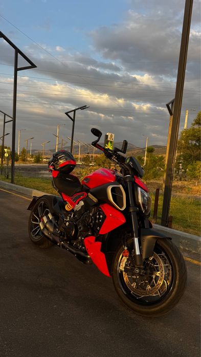 Ducati Diavel V4 (Italy)