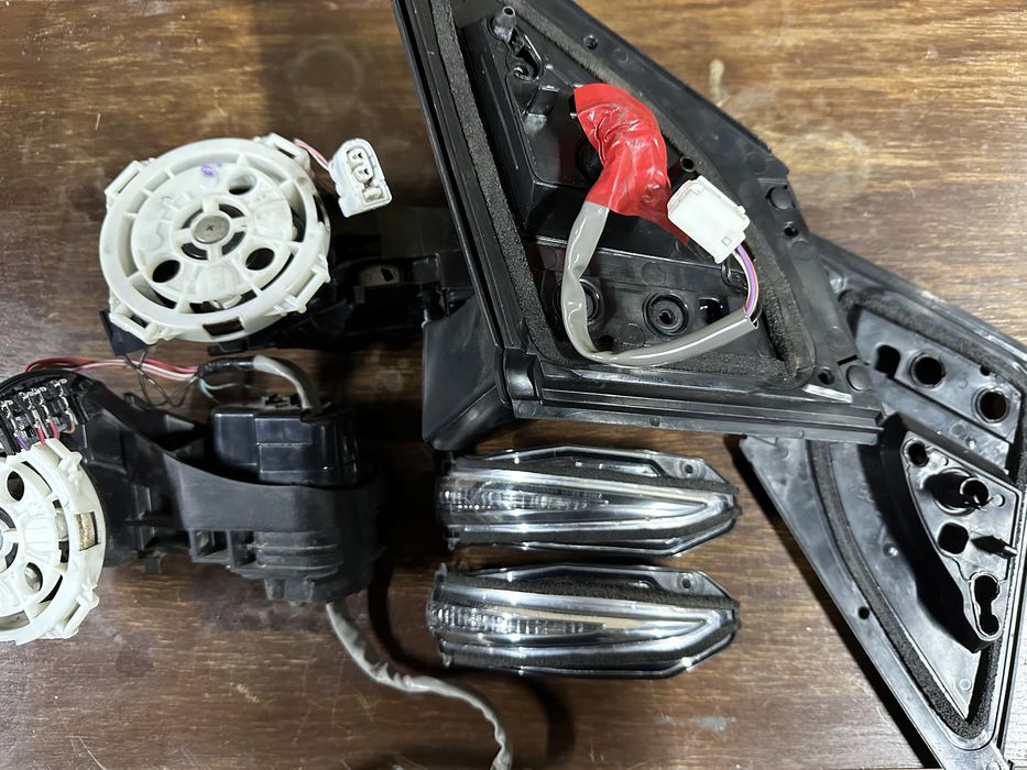 Боковое зеркало Rav4