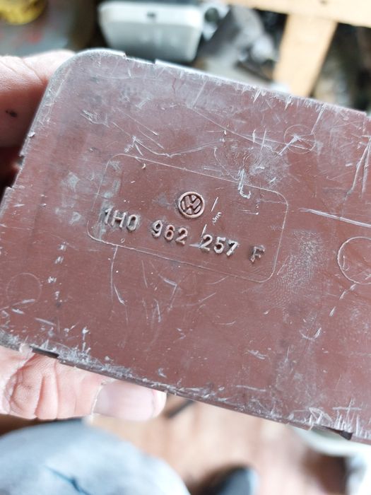 Вакум помпа за централно заключване Ауди 80 90 100 А4 б5