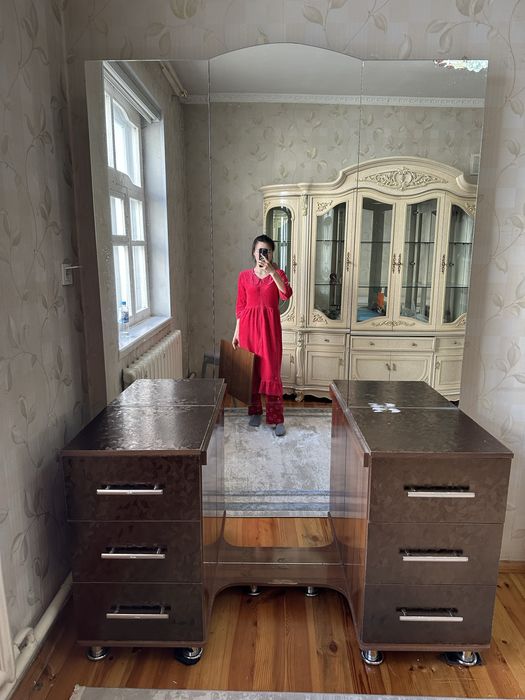 Камод с зеркалом