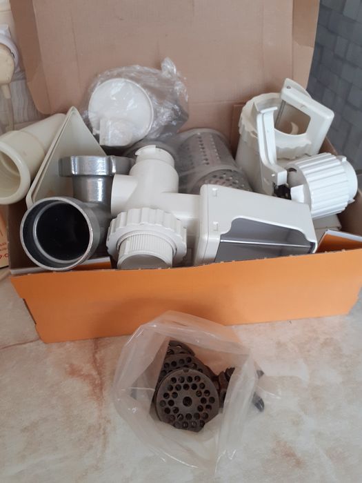 Продам кухонный комбайн.