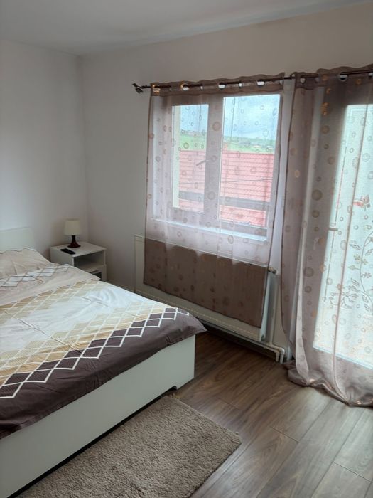 Inchiriez 4 camere