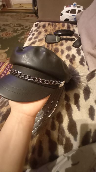 Кепка новая коженная