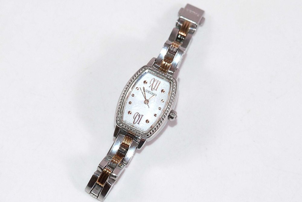 Ceas SEIKO V117, alimentare solara si cu baterie, inoxidabil, Made in Japan, NOU