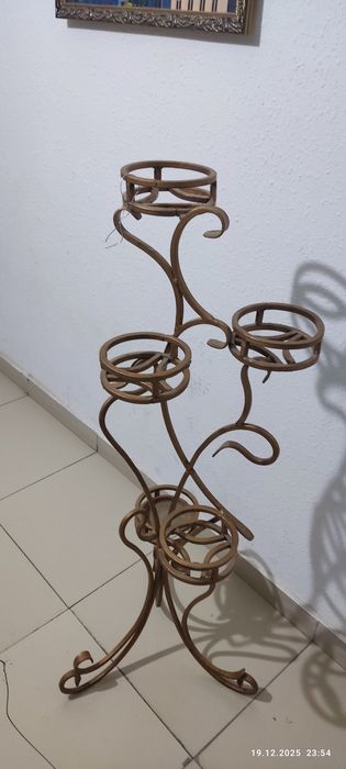 Подставка под цветы