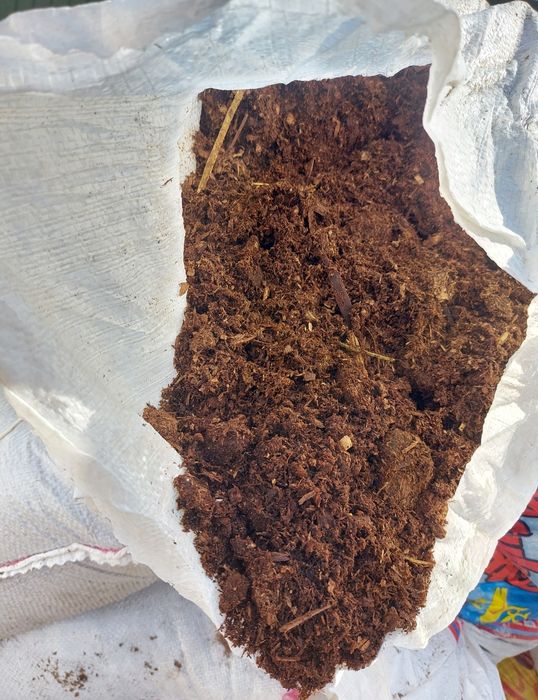 Конский высший сорт навоза. Мешок - 400 тг.