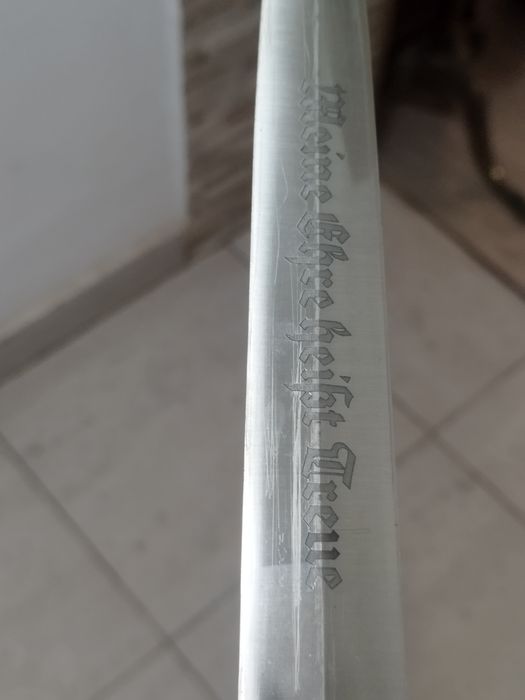Pumnale 2 bucăți 1500 lei ambele
