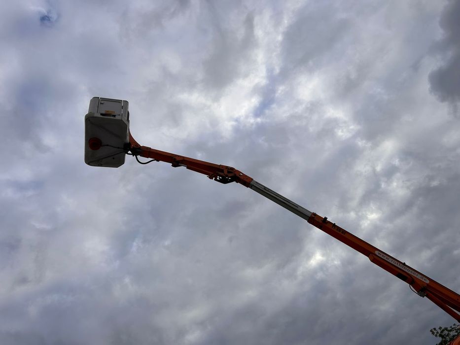 Nacela Prb 14 m de închiriat și servicii electrice   și Miniexcavator