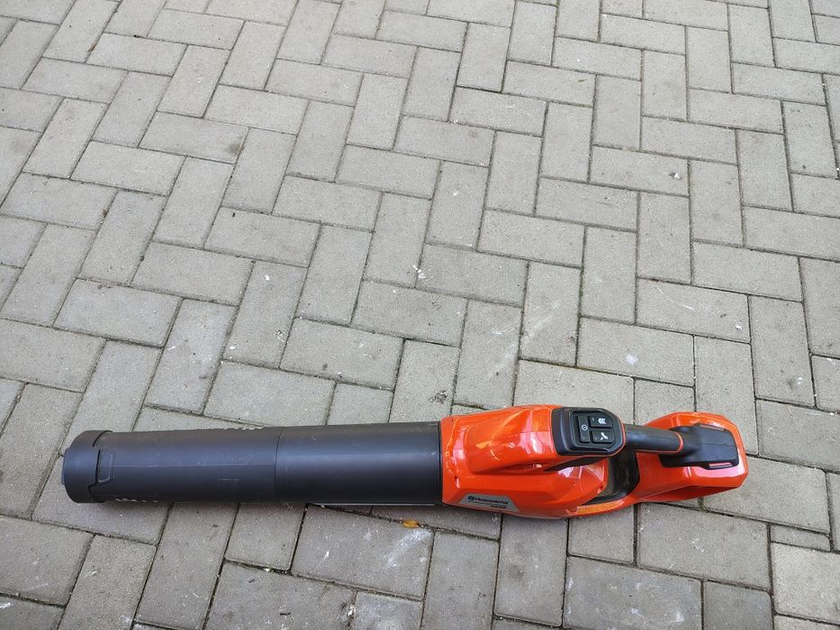 Vând suflanta Husqvarna