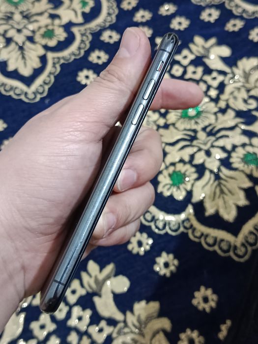 iPhone XS 64GB.             .