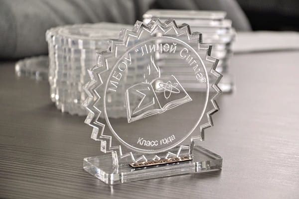 Лазерная резка пластика и акрила для производств и бизнеса