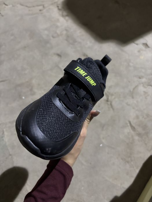 Детские кроссовки