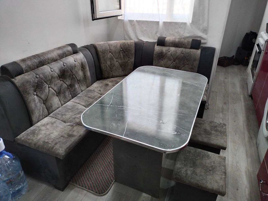 Продам мебель б/у диван, шкаф, трюмо, кухонный уголок, тумбочки