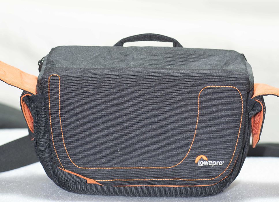 Фотографска чанта за  рамо LOWEPRO Impulse 130 с двойно  закопчаване