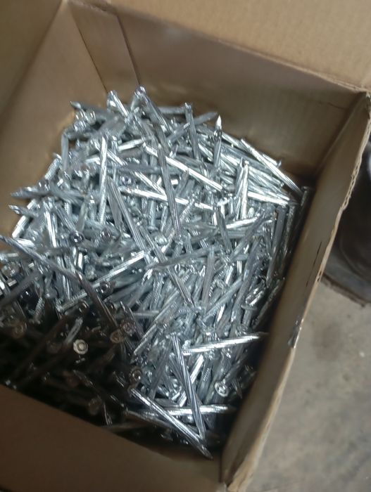 Vând cuie de otel pt beton 2,5 kg