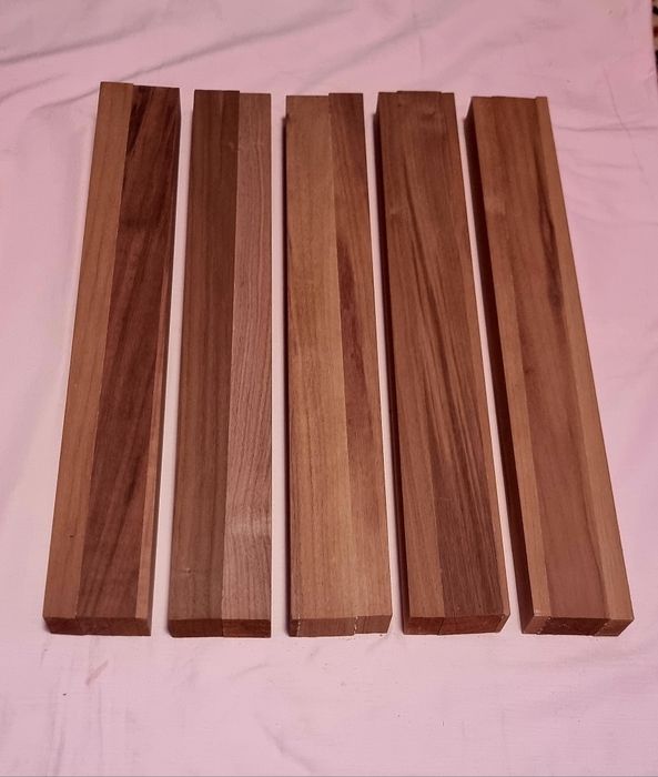 Bucati de lemn masiv de nuc american