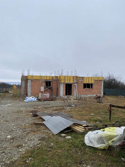 Teren si casa in constructie -Sambata de Sus