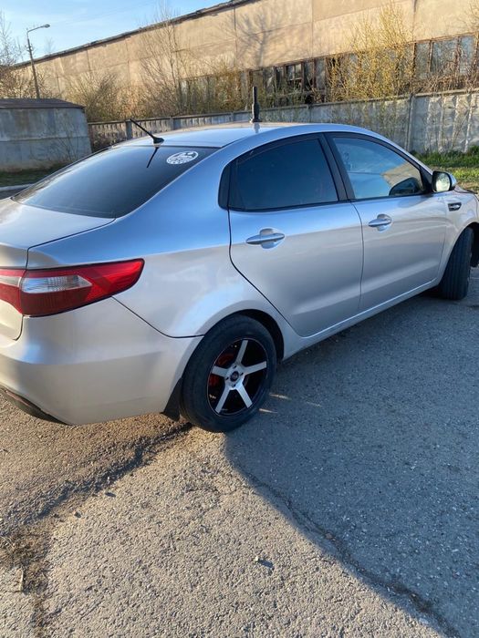 Продам машину Kia Rio 2012 года