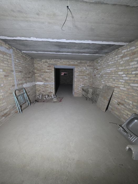 Срочно Трикотажка 65-мактаб 1 км 3 куча  7 соток 2 этажа зур хавли