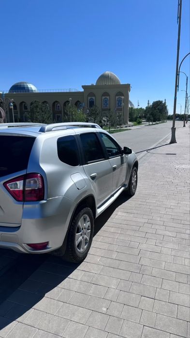 Машина nissan крассовер