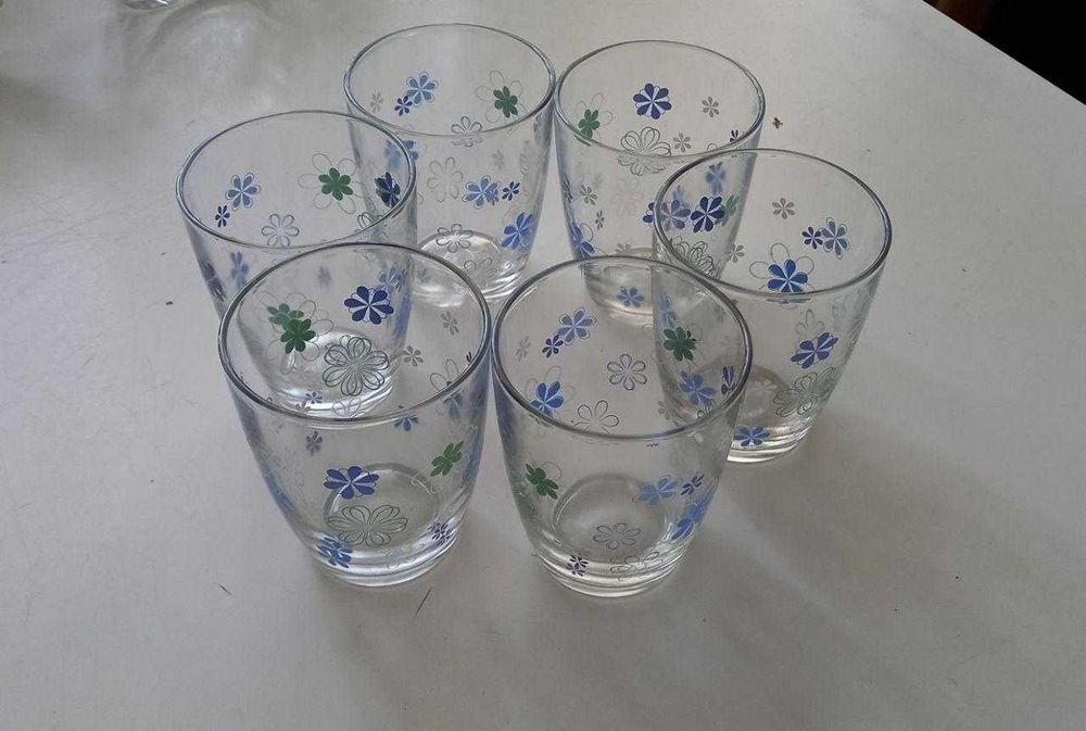 Стаканы для сока.