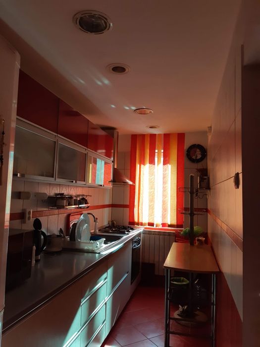 Apartament 4 camere semidecomandat