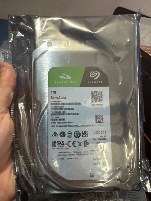 Vând HDD 4 TB sigilat nou.