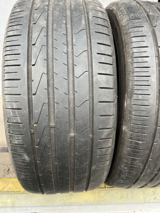 2 бр. летни гуми 235/45/18 Hankook DOT 2918 4 mm