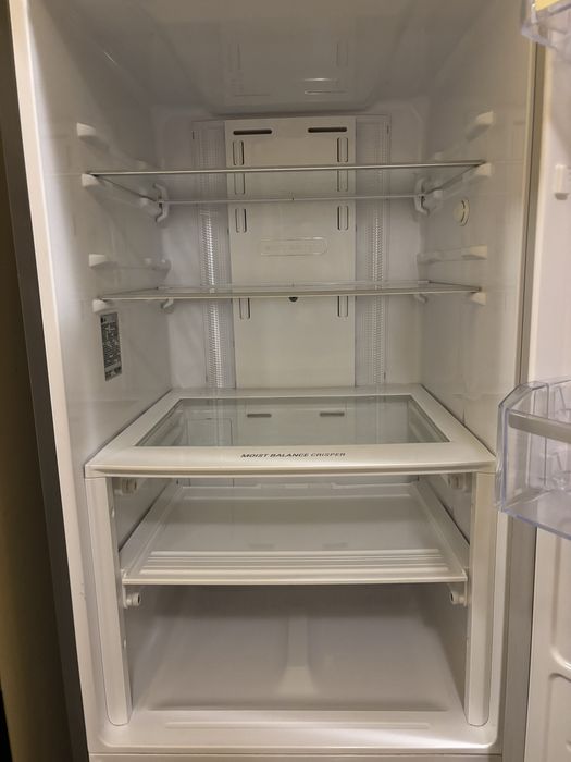 Хладилник.   LG